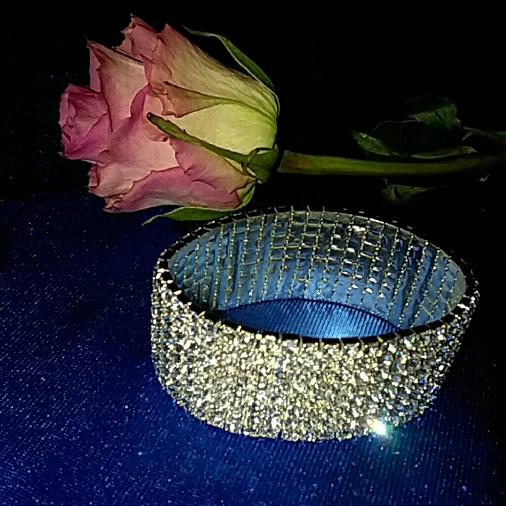 Beautiful Stretch Rhinestone Bracelet - Picture 4 of 5